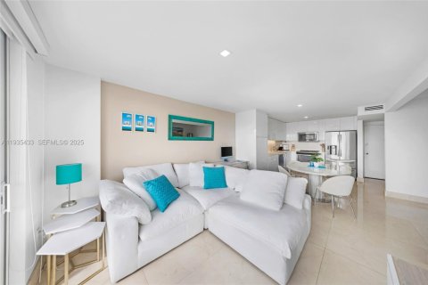 Condominio en venta en Miami Beach, Florida, 1 dormitorio, 59.92 m2 № 1993671 - foto 3