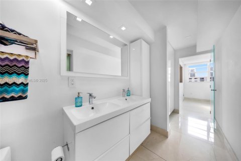 Condominio en venta en Miami Beach, Florida, 1 dormitorio, 59.92 m2 № 1993671 - foto 18