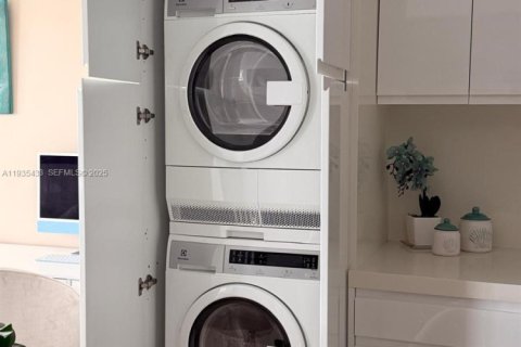 Condominio en venta en Miami Beach, Florida, 1 dormitorio, 59.92 m2 № 1993671 - foto 20