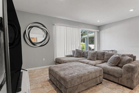 House in Haines City, Florida 3 bedrooms, 133.5 sq.m. № 2393698 - photo 9