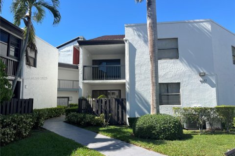 Condo in Miami, Florida, 2 bedrooms  № 1957061 - photo 3