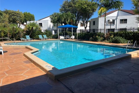 Condo in Miami, Florida, 2 bedrooms  № 1957061 - photo 2