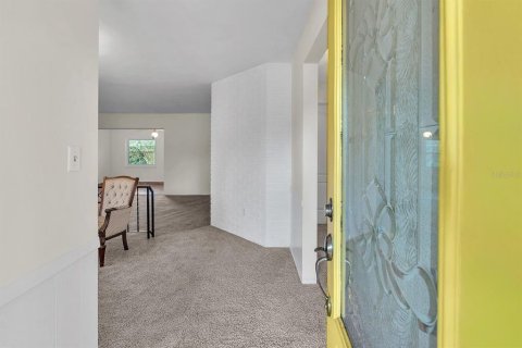 House in Largo, Florida 3 bedrooms, 127.93 sq.m. № 2208546 - photo 3