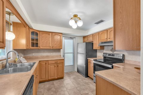 House in Largo, Florida 3 bedrooms, 127.93 sq.m. № 2208546 - photo 9