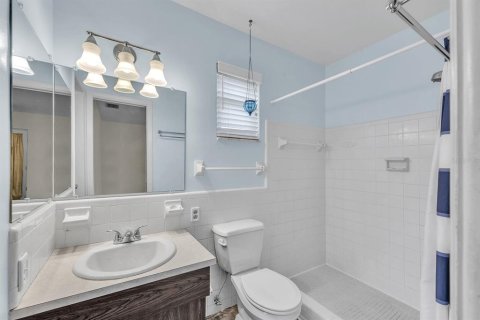 House in Largo, Florida 3 bedrooms, 127.93 sq.m. № 2208546 - photo 24