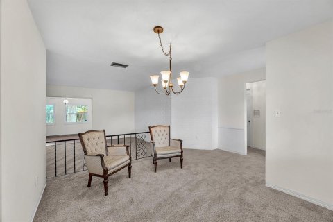 House in Largo, Florida 3 bedrooms, 127.93 sq.m. № 2208546 - photo 6