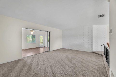 House in Largo, Florida 3 bedrooms, 127.93 sq.m. № 2208546 - photo 16