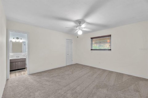 House in Largo, Florida 3 bedrooms, 127.93 sq.m. № 2208546 - photo 21