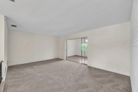 House in Largo, Florida 3 bedrooms, 127.93 sq.m. № 2208546 - photo 14