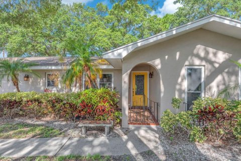 House in Largo, Florida 3 bedrooms, 127.93 sq.m. № 2208546 - photo 2