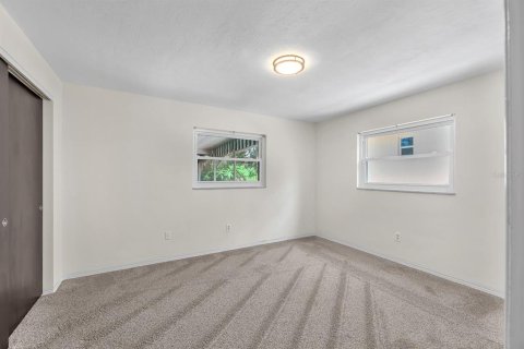 House in Largo, Florida 3 bedrooms, 127.93 sq.m. № 2208546 - photo 25