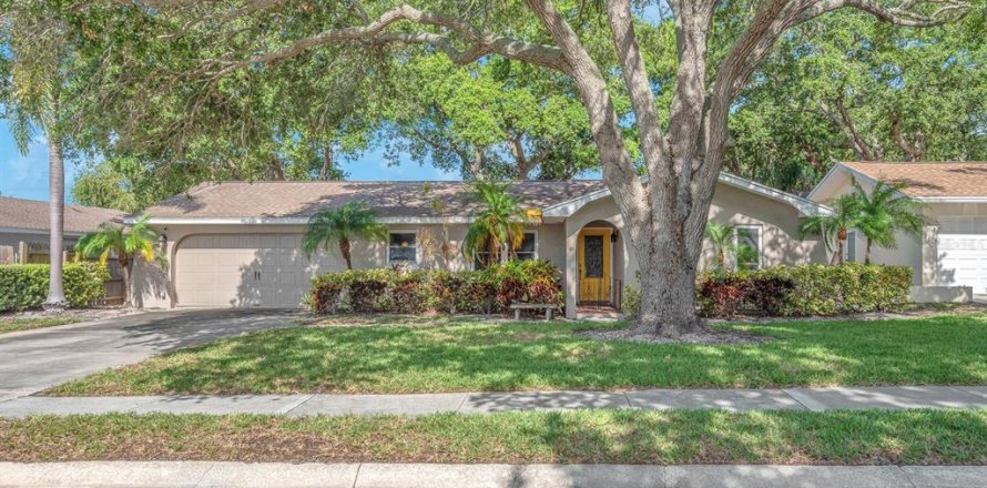 House in Largo, Florida 3 bedrooms, 127.93 sq.m. № 2208546