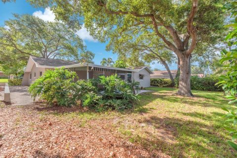 House in Largo, Florida 3 bedrooms, 127.93 sq.m. № 2208546 - photo 30