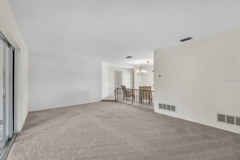 House in Largo, Florida 3 bedrooms, 127.93 sq.m. № 2208546 - photo 15
