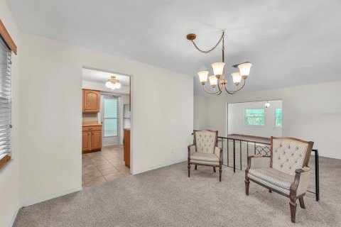 House in Largo, Florida 3 bedrooms, 127.93 sq.m. № 2208546 - photo 7