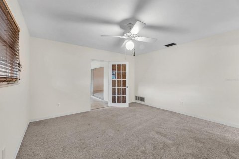 House in Largo, Florida 3 bedrooms, 127.93 sq.m. № 2208546 - photo 23