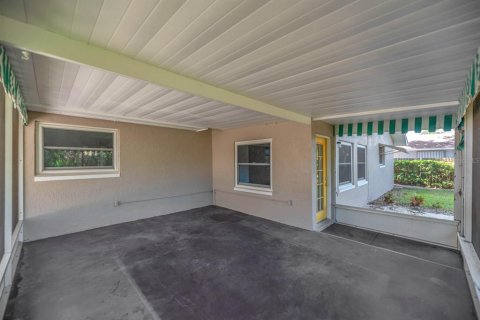 House in Largo, Florida 3 bedrooms, 127.93 sq.m. № 2208546 - photo 29