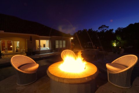 House in Vero Beach, Florida 4 bedrooms, 433.02 sq.m. № 2146075 - photo 14