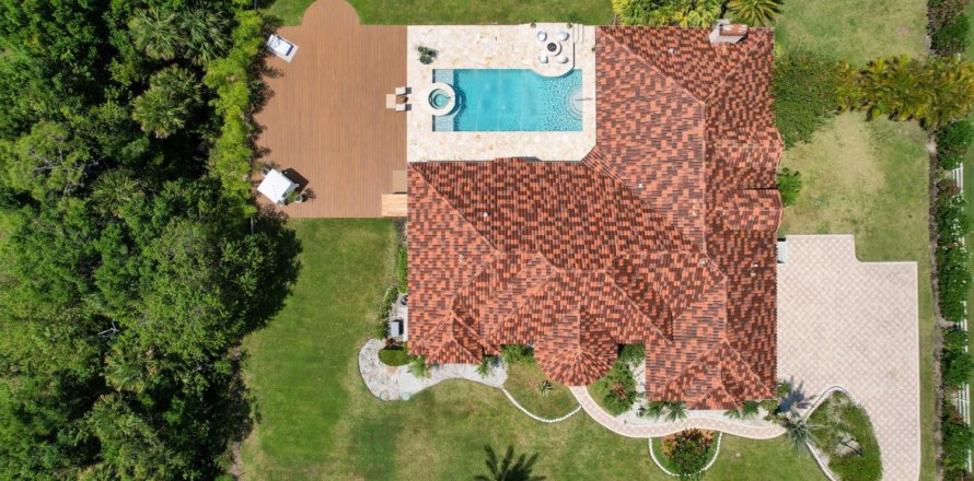 House in Vero Beach, Florida 4 bedrooms, 433.02 sq.m. № 2146075