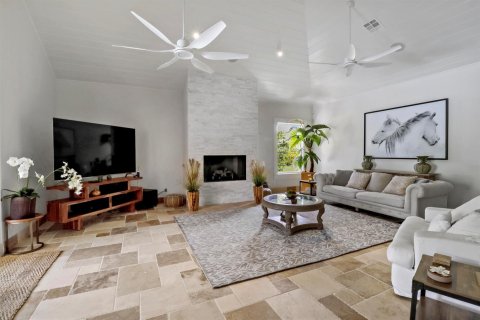House in Vero Beach, Florida 4 bedrooms, 433.02 sq.m. № 2146075 - photo 28