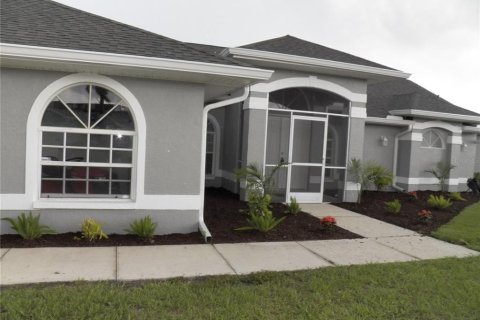 Villa ou maison à vendre à Port Charlotte, Floride: 3 chambres, 189.89 m2 № 1783161 - photo 2
