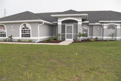 Villa ou maison à vendre à Port Charlotte, Floride: 3 chambres, 189.89 m2 № 1783161 - photo 1