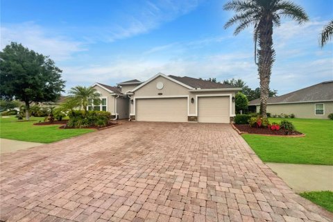 House in Palm Coast, Florida 4 bedrooms, 219.53 sq.m. № 1684792 - photo 1
