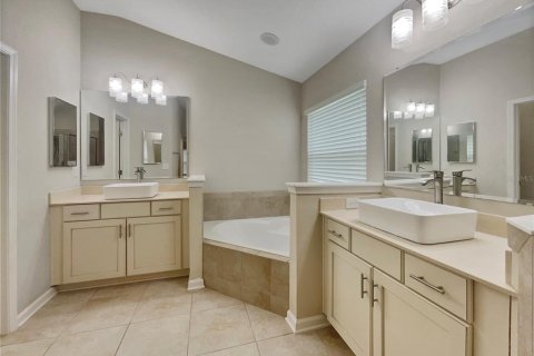 House in Palm Coast, Florida 4 bedrooms, 219.53 sq.m. № 1684792 - photo 18