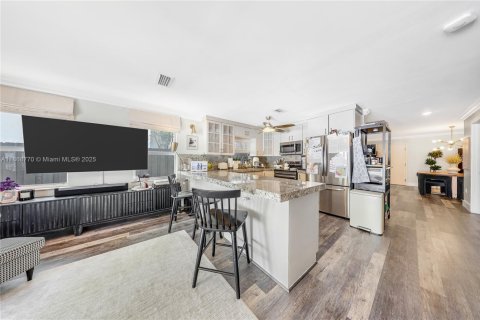 Townhouse in Miami, Florida 3 bedrooms, 192.49 sq.m. № 1920629 - photo 10