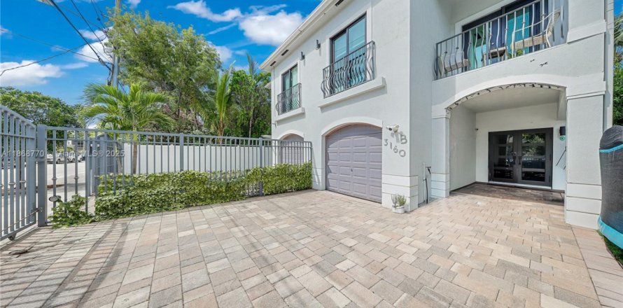 Townhouse in Miami, Florida 3 bedrooms, 192.49 sq.m. № 1920629