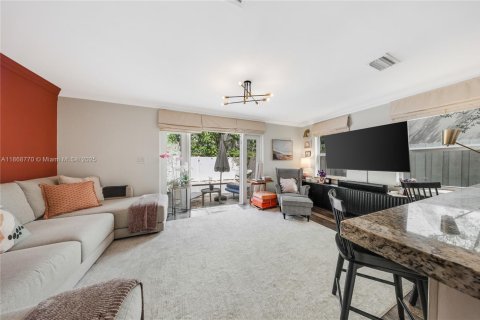 Townhouse in Miami, Florida 3 bedrooms, 192.49 sq.m. № 1920629 - photo 9