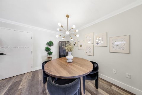 Townhouse in Miami, Florida 3 bedrooms, 192.49 sq.m. № 1920629 - photo 8