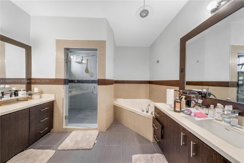 Townhouse in Miami, Florida 3 bedrooms, 192.49 sq.m. № 1920629 - photo 15