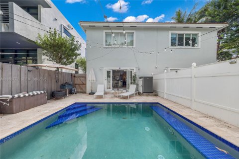 Townhouse in Miami, Florida 3 bedrooms, 192.49 sq.m. № 1920629 - photo 23