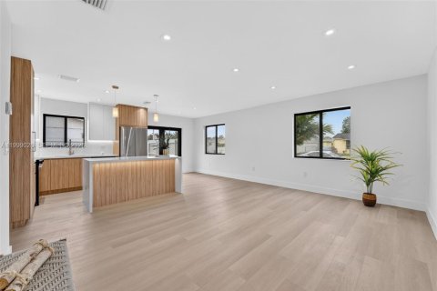 Купить виллу или дом в Майами-Гарденс, Флорида 3 спальни, 104.52м2, № 2060993 - фото 4