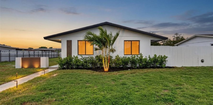 Дом в Майами-Гарденс, Флорида 3 спальни, 104.52м2 № 2060993