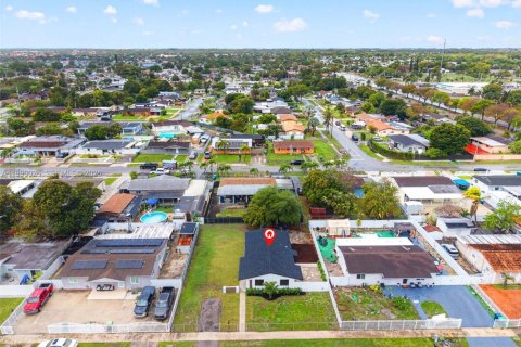 Купить виллу или дом в Майами-Гарденс, Флорида 3 спальни, 104.52м2, № 2060993 - фото 24