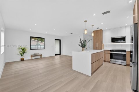 Купить виллу или дом в Майами-Гарденс, Флорида 3 спальни, 104.52м2, № 2060993 - фото 7