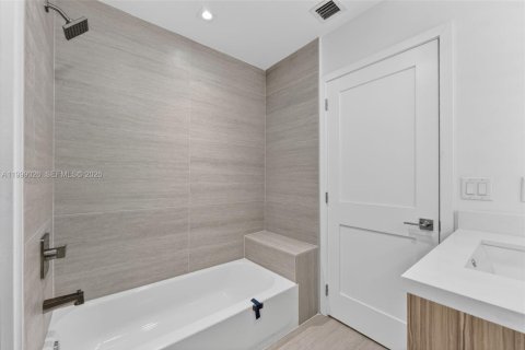 Купить виллу или дом в Майами-Гарденс, Флорида 3 спальни, 104.52м2, № 2060993 - фото 11