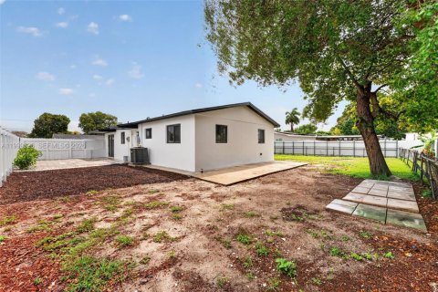 Купить виллу или дом в Майами-Гарденс, Флорида 3 спальни, 104.52м2, № 2060993 - фото 20