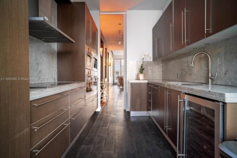 Condo in Miami, Florida, 3 bedrooms  № 1943642 - photo 7