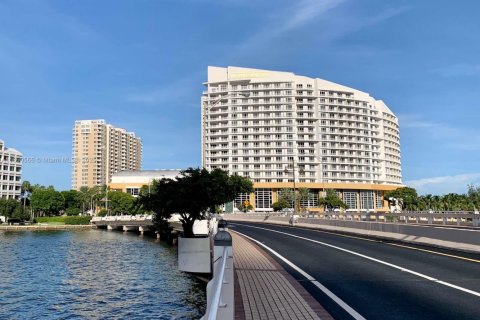 Condominio en venta en Miami, Florida, 3 dormitorios, 244.43 m2 № 1943642 - foto 26