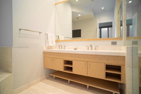Condo in Miami, Florida, 3 bedrooms  № 1943642 - photo 15