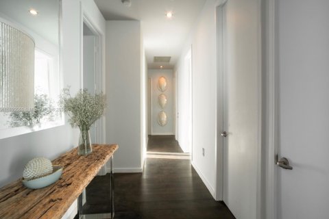 Condo in Miami, Florida, 3 bedrooms  № 1943642 - photo 11