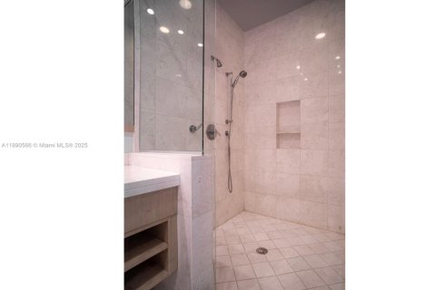 Condo in Miami, Florida, 3 bedrooms  № 1943642 - photo 16
