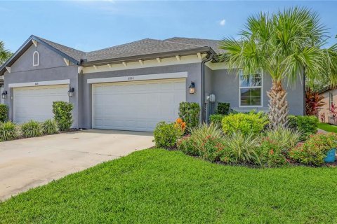 House in Bradenton, Florida 2 bedrooms, 151.15 sq.m. № 1854005 - photo 1