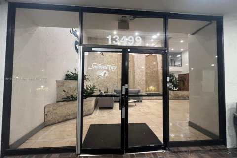 Condo in North Miami, Florida, 2 bedrooms  № 1849254 - photo 6