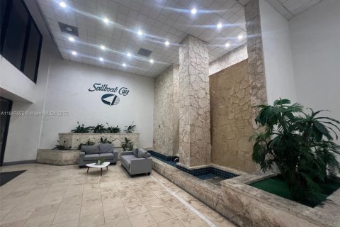 Condo in North Miami, Florida, 2 bedrooms  № 1849254 - photo 8