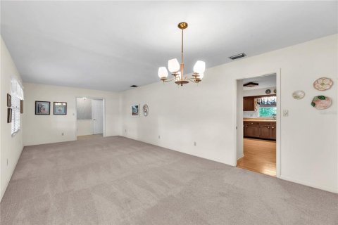 House in Brandon, Florida 3 bedrooms, 178.37 sq.m. № 2277890 - photo 18