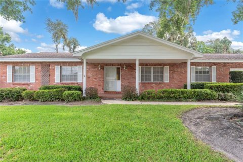 House in Brandon, Florida 3 bedrooms, 178.37 sq.m. № 2277890 - photo 3